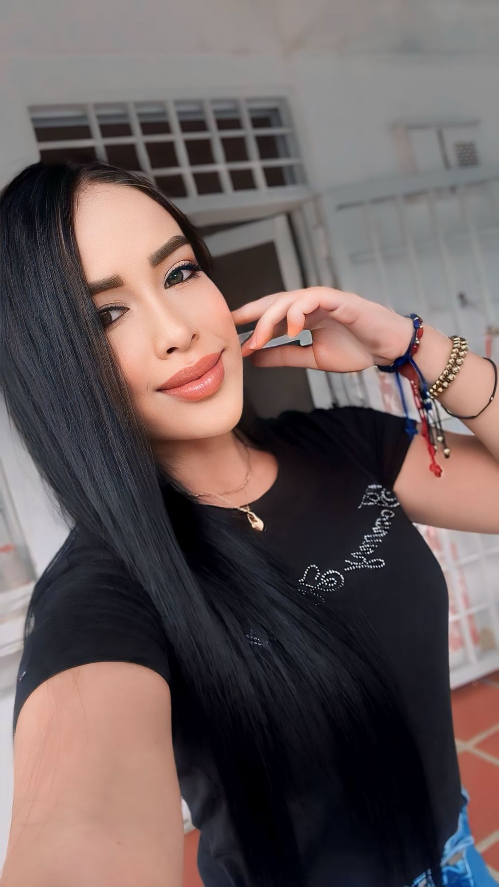 Vanessa, 23